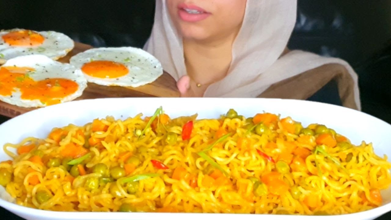 ASMR Eating Masala Maggi & Fried Eggs| Maggi Mukbang (No Talking) Soft Eating Sounds |Muni Eats ASMR