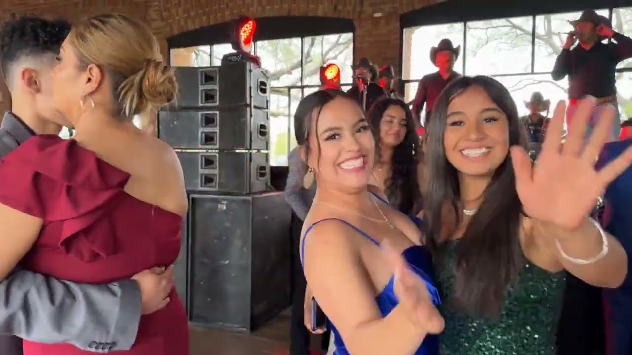 BAILANDO EN LA GRADUACIÓN DEL COBAEZ ERMITA DE GUADALUPE