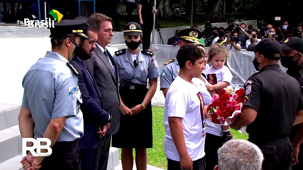 Presidente Bolsonaro participa da formatura de PMs no Rio