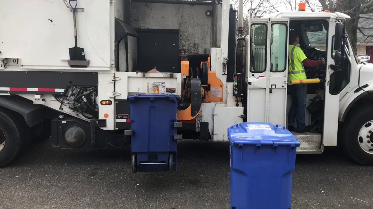 Burlington Country Recycling Labrie Expert 2000 Garbage Truck