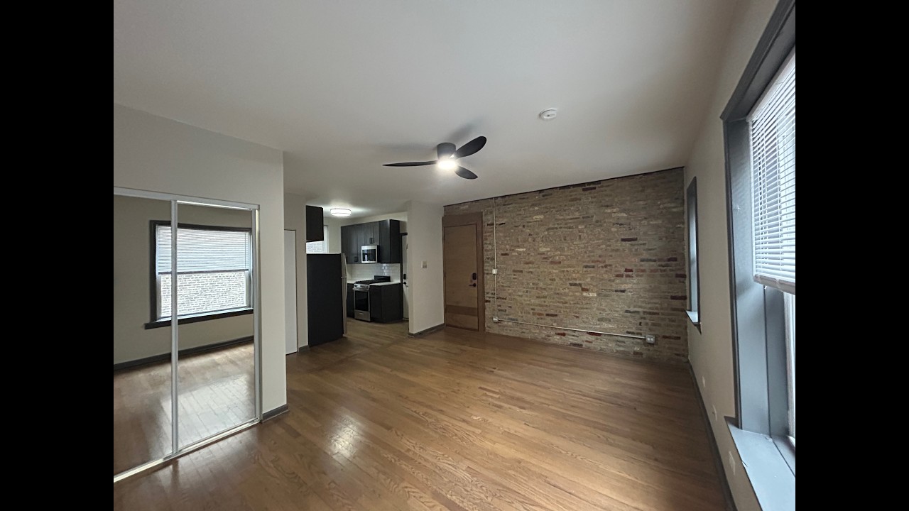 724 W Barry Ave #2S  |  Updated Studio Apartment in South Lakeview