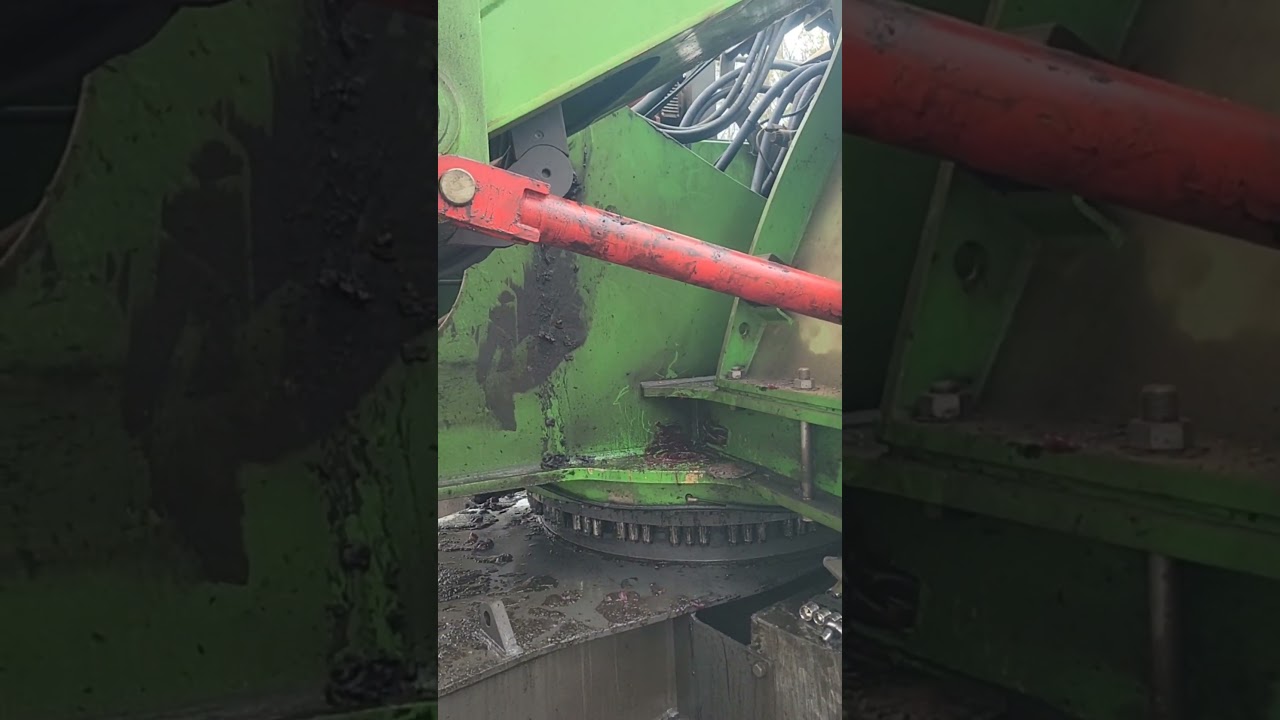The Sennebogen is alive! #Scrap-Life #recycle #recycling #materialhandler #crane #broken #equipment