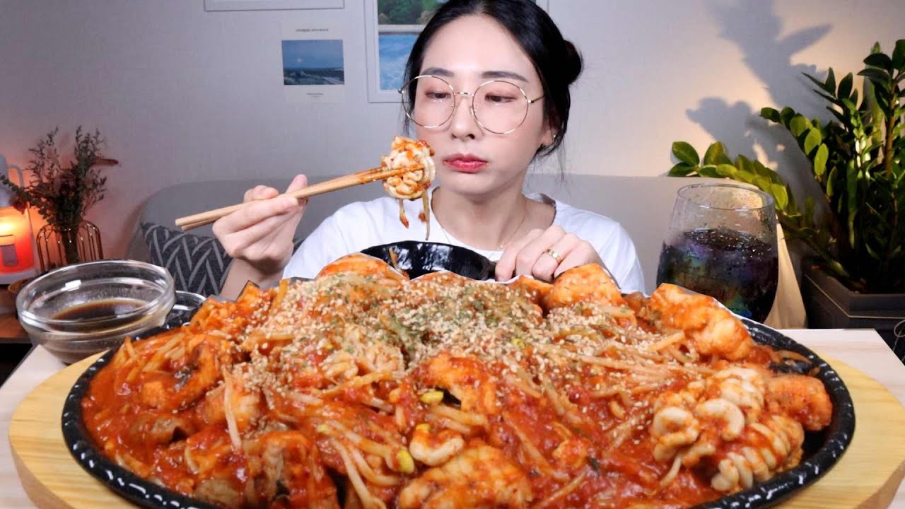 대왕 고니 🌶️ 오동통통 순살 아구찜 먹방🐡 Spicy🌶️ Seafood Steamed Monkfish