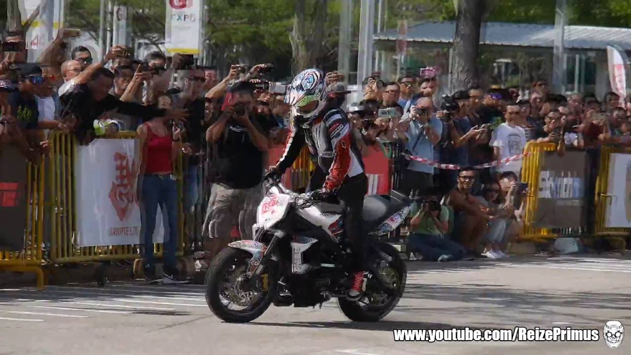 Stunt Riding - Hiroyuki Ogawa - Triumph Street Triple