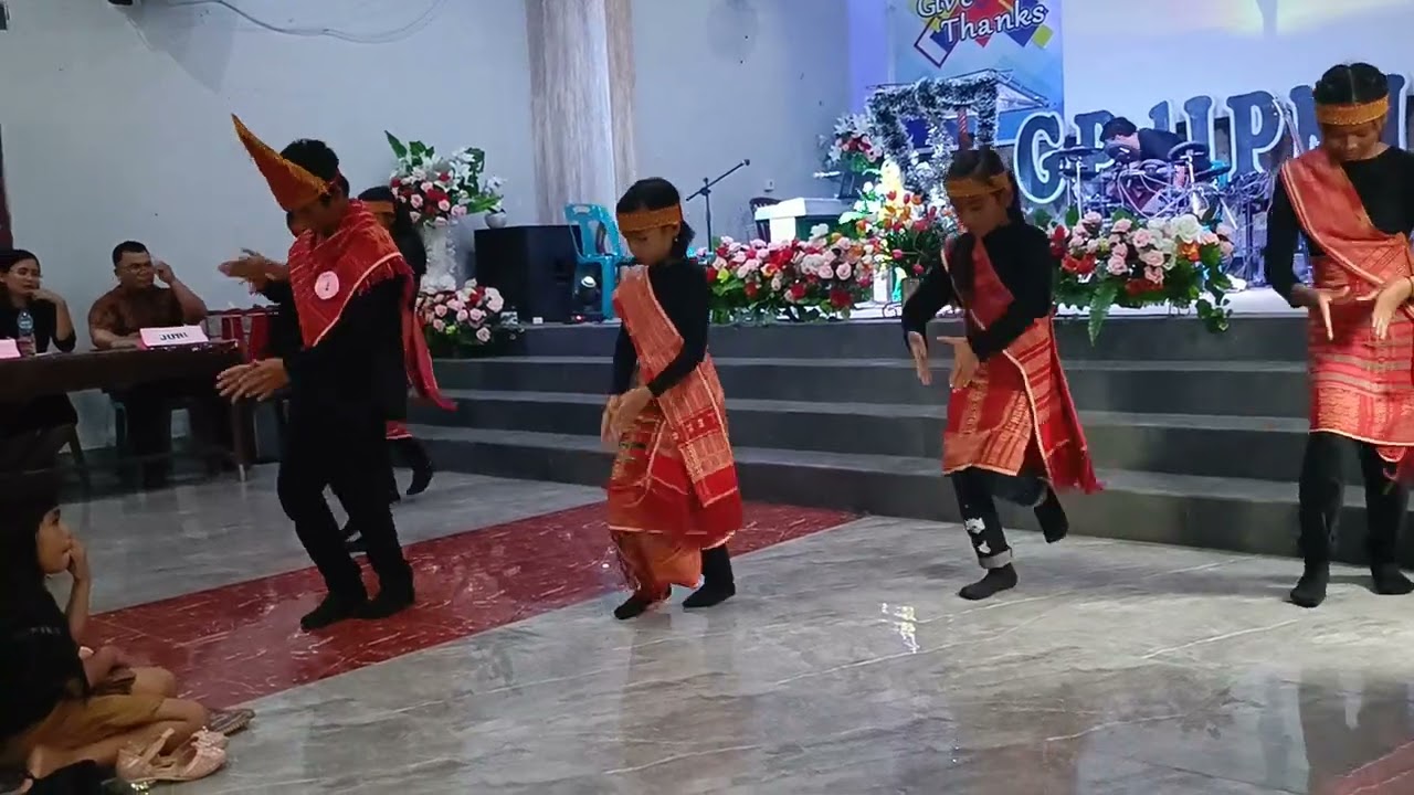 Tari Karo dan Batak oleh Anak sekolah Minggu GPdI DS II