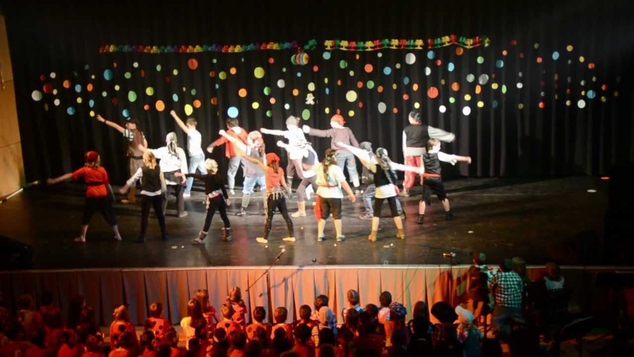 2012. Sváb bál 4.b. Kalóztánc