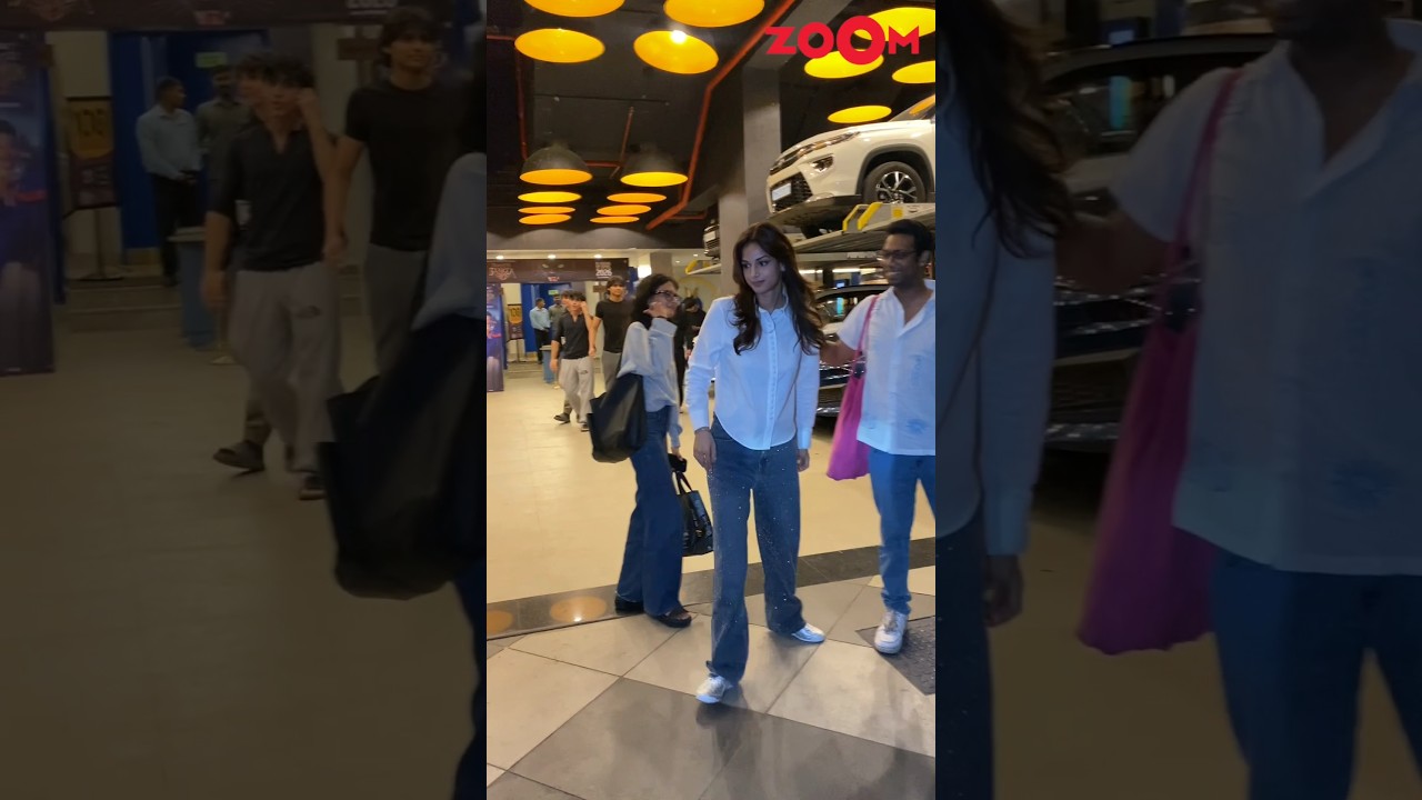 Harnaz Kaur Sandhu RUSHES to sit inside her car & refuses to pose for paps 😱 #shorts #harnazsandhu