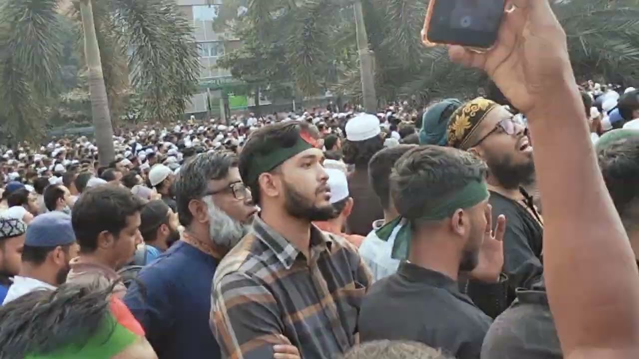শহীদ ওসমান হাদির জানাযা নামাজের এক ঐতিহাসিক মুহূর্ত।