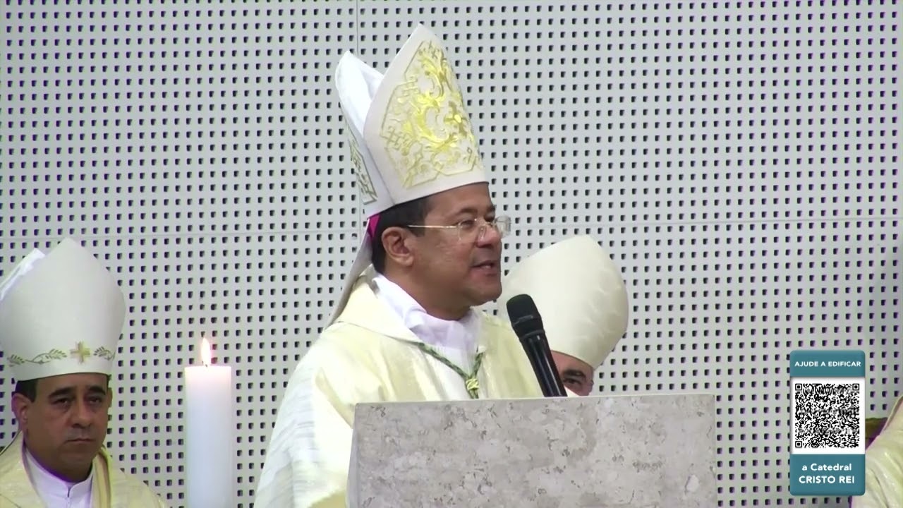 Fiéis celebram o início do ministério de dom José Otacio