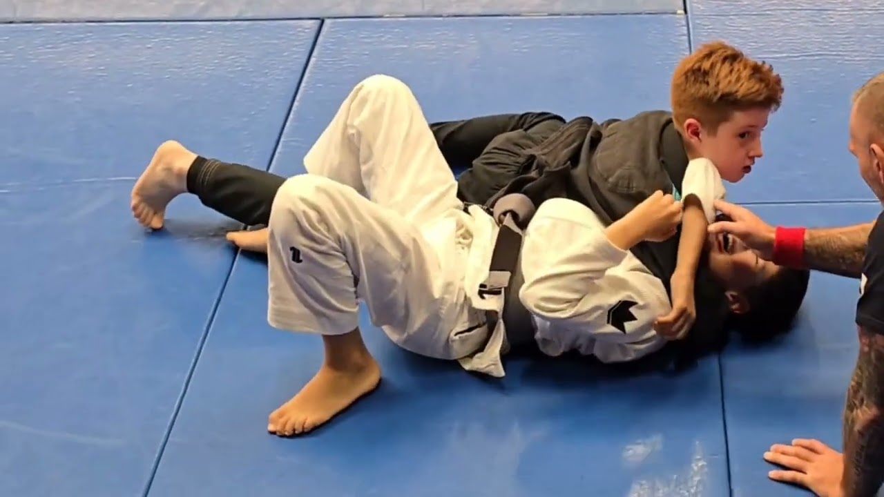 BJJ Kids Gi | 2024-10-19 | Submission | EUAN vs YASSINE | Elevation Jiu Jitsu | VERSUS 3