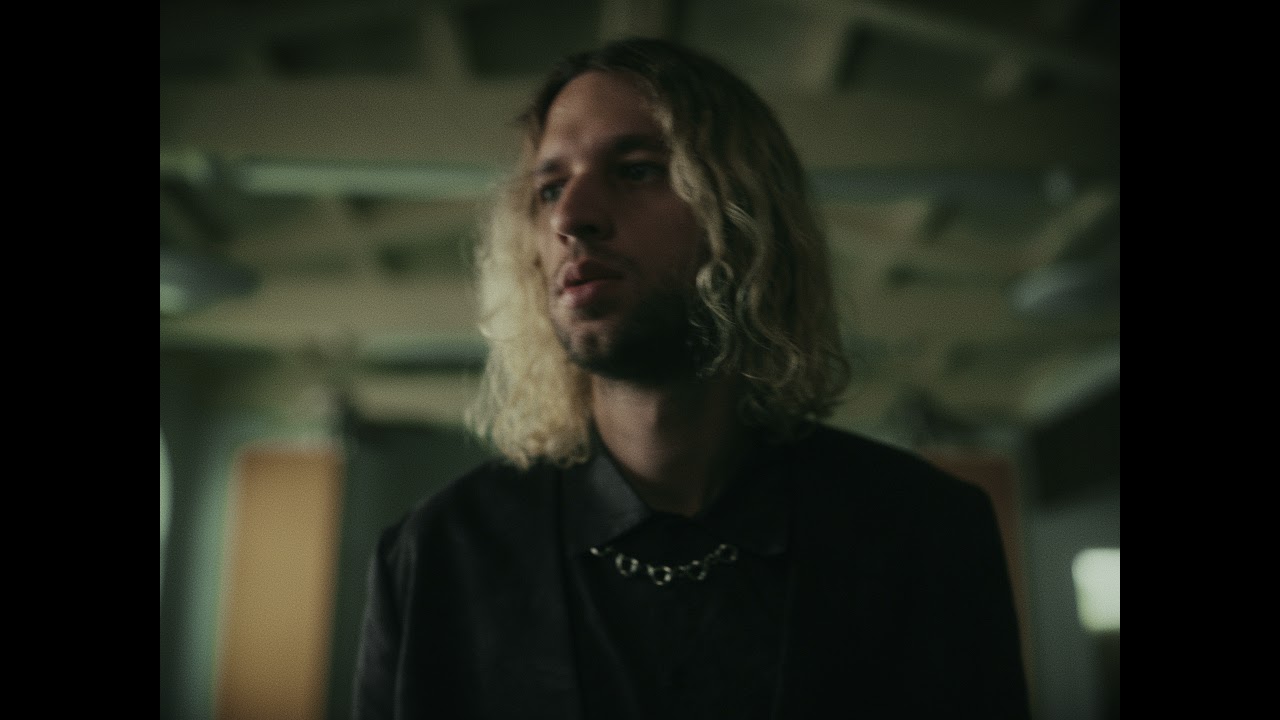 Johan Lenox &mdash; No One Gets Me ft. RMR (Official Music Video)