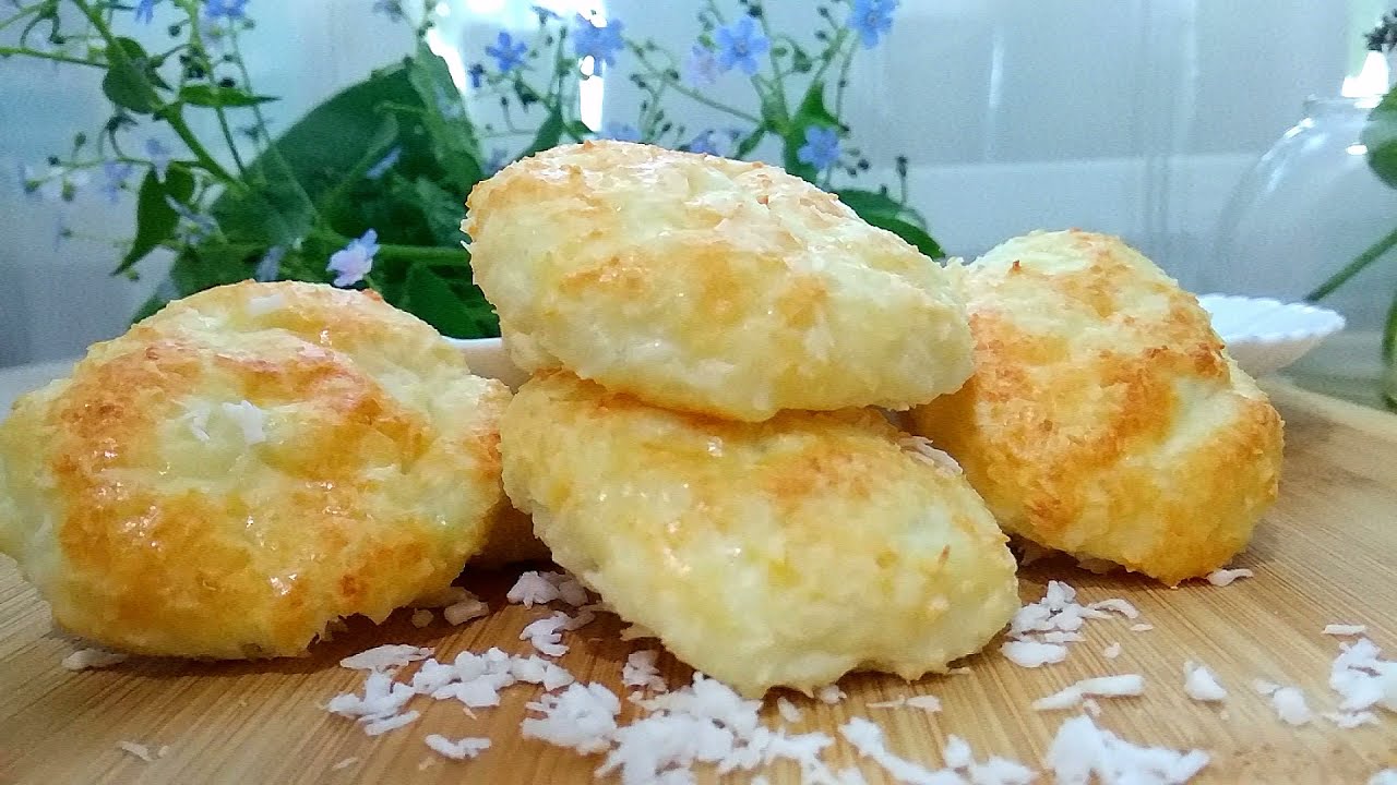 Низко углеводное печенье из творога и кокосовой стружки.