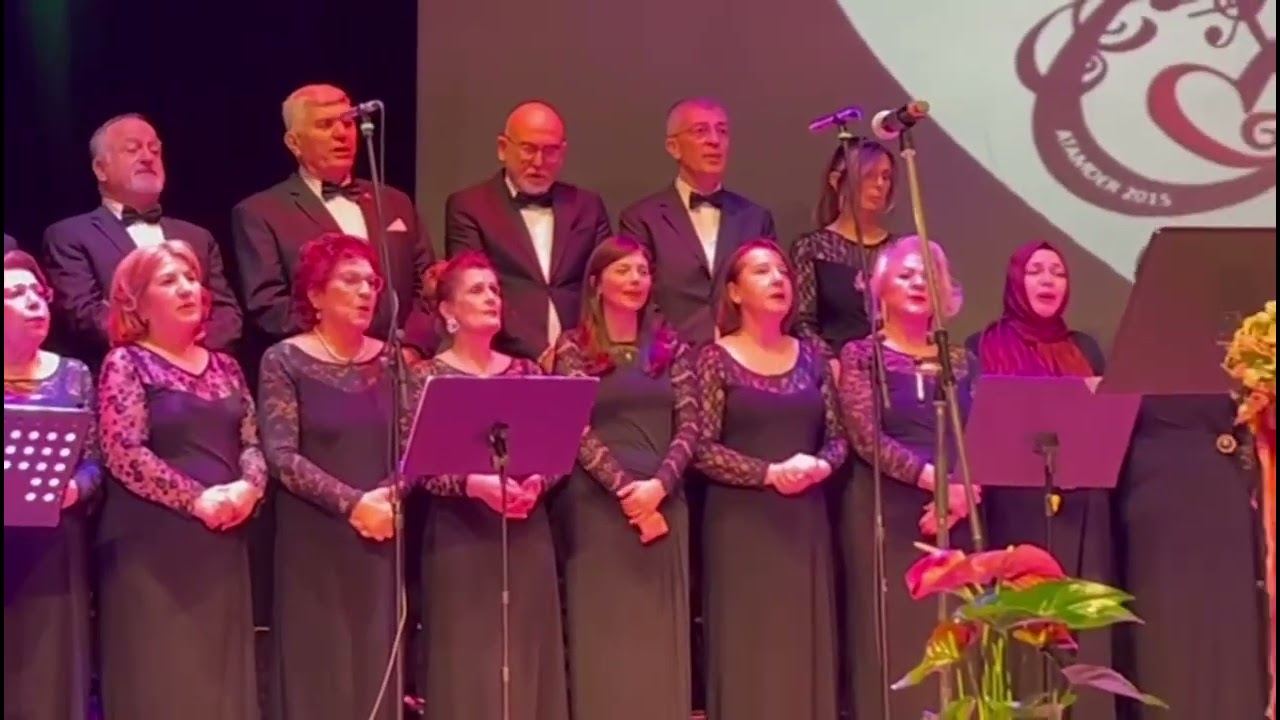 Gül yüzlülerin şevkine gel nûş edelim mey