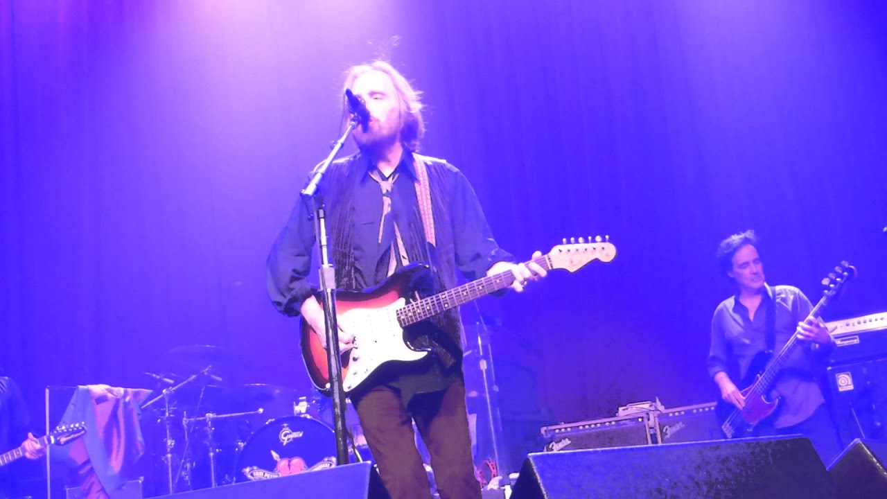 Tom Petty - Willin' LIVE HD (2013) Hollywood Fonda Theatre