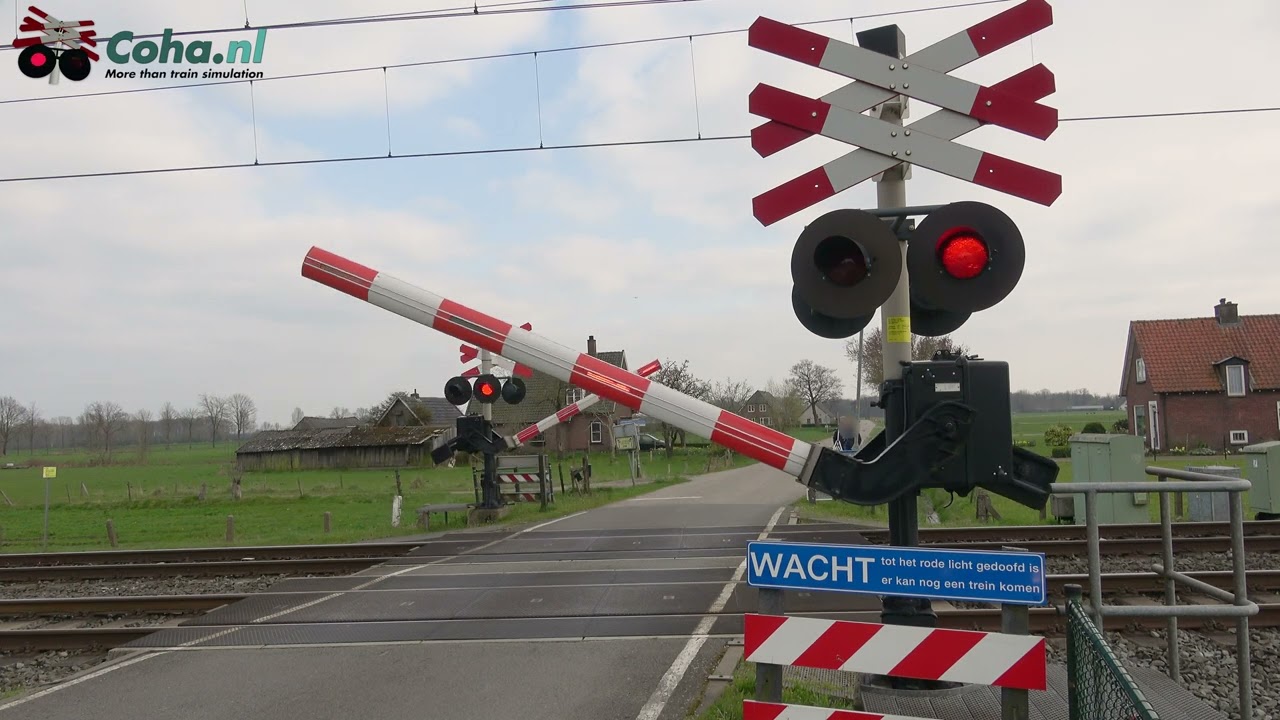 Spoorwegovergang Teuge 😍4K😍 // Dutch railroad crossing