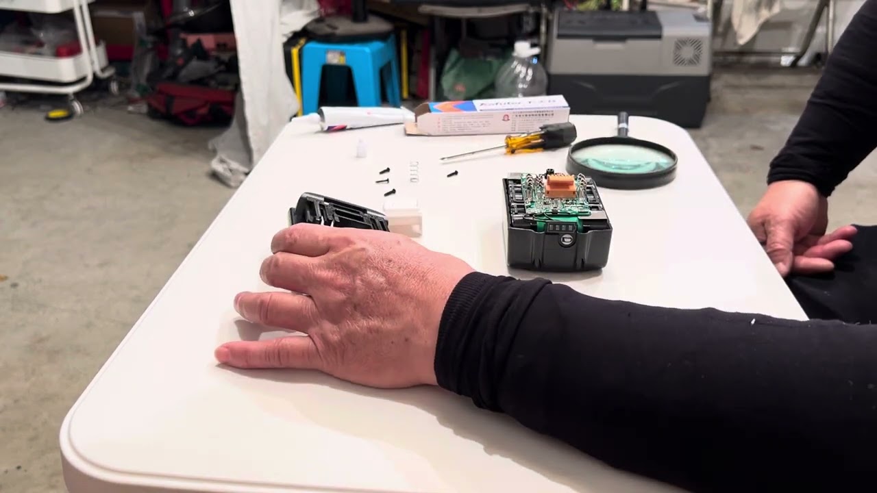 為鋰電池BMS表面做防水膠封裝保護