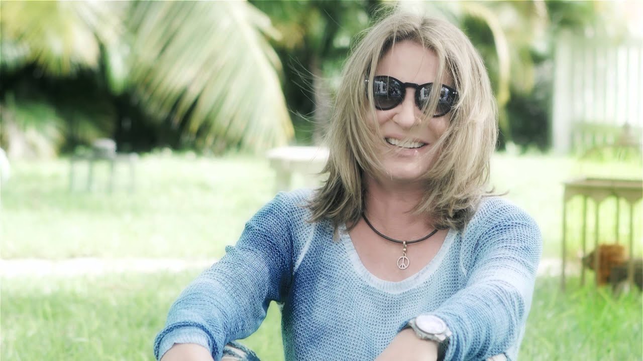Uno está ahí | ANA MARIA POLO