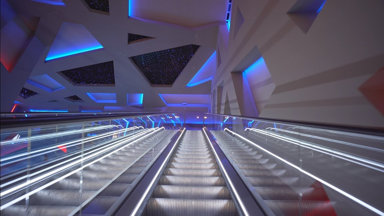 Poland, FORUM Gdansk shopping mall, 5X escalator