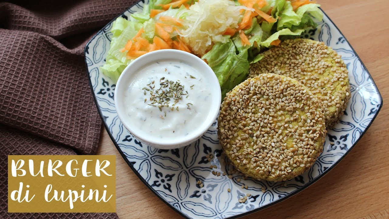 BURGER DI LUPINI CON SALSA ALLO YOGURT | Vegan, Senza glutine, Fonte di proteine