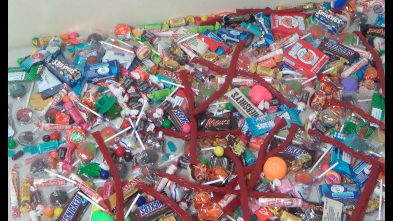 Opening a lot of Candy SOO MANY ! CANDY EXPLOSION Много сладостей и конфет