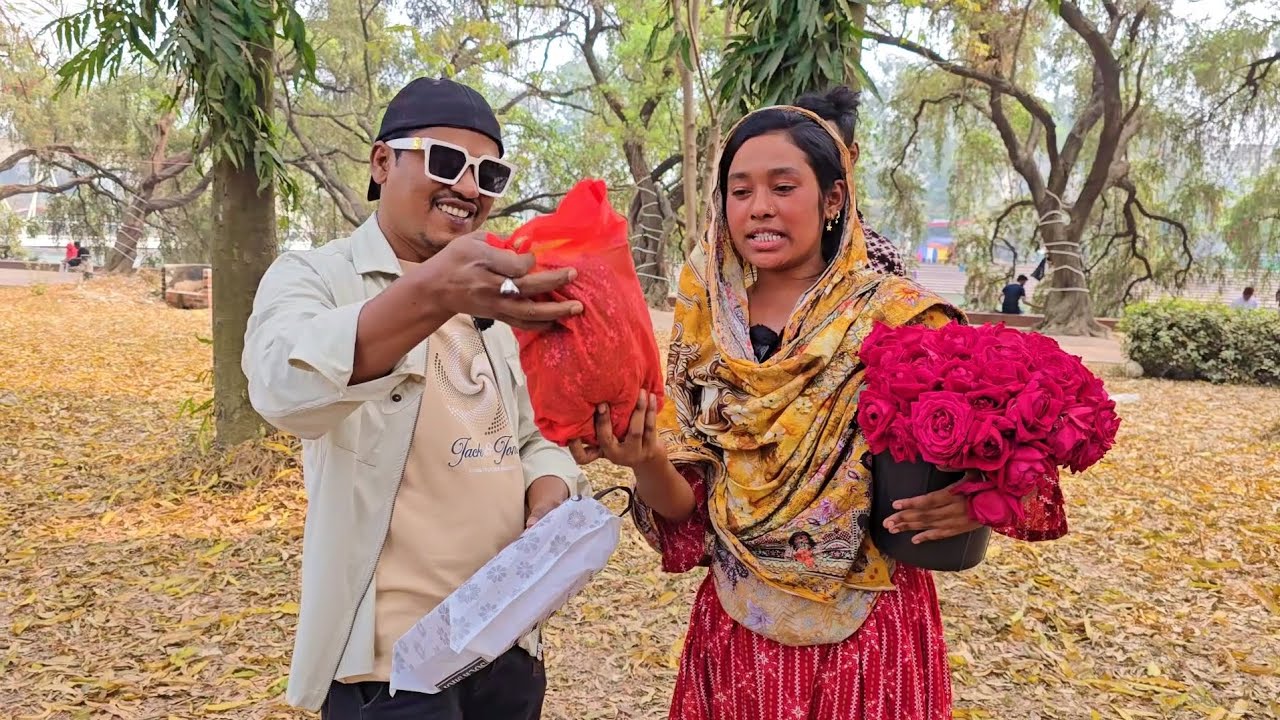 ভাইরাল বৃষ্টিকে কি  উপহার জন্য জিয়া  উদ্যানে 