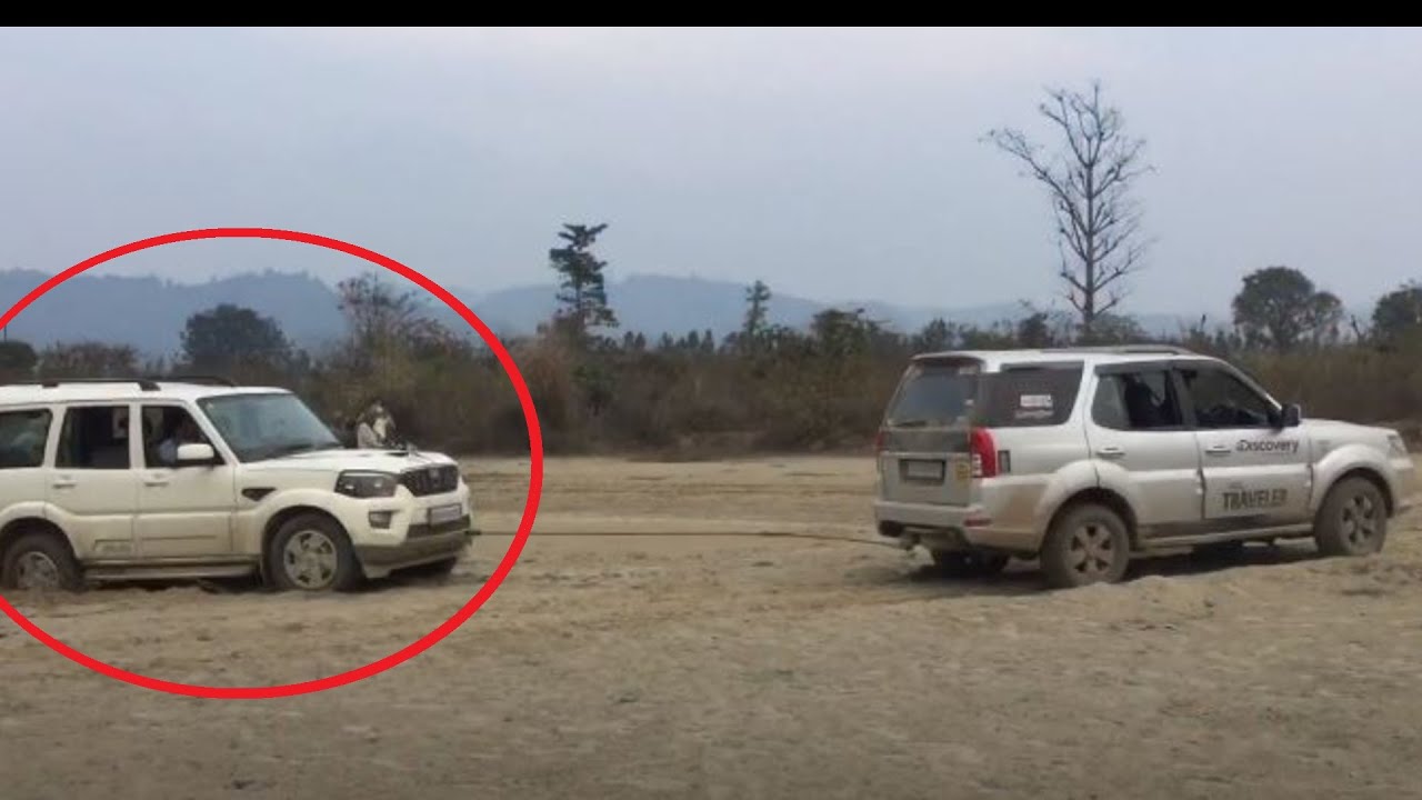 This is Why TATA SAFARI / STORME Best | Off-road and Towing capabilities | stunt | Car Wali Baat 🔥🔥