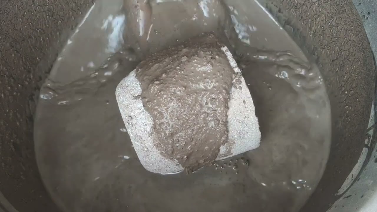 Asmr - Gritty dusty 🌪️ chunks and shape crumbling in water 💦💦 Dipping+mixing