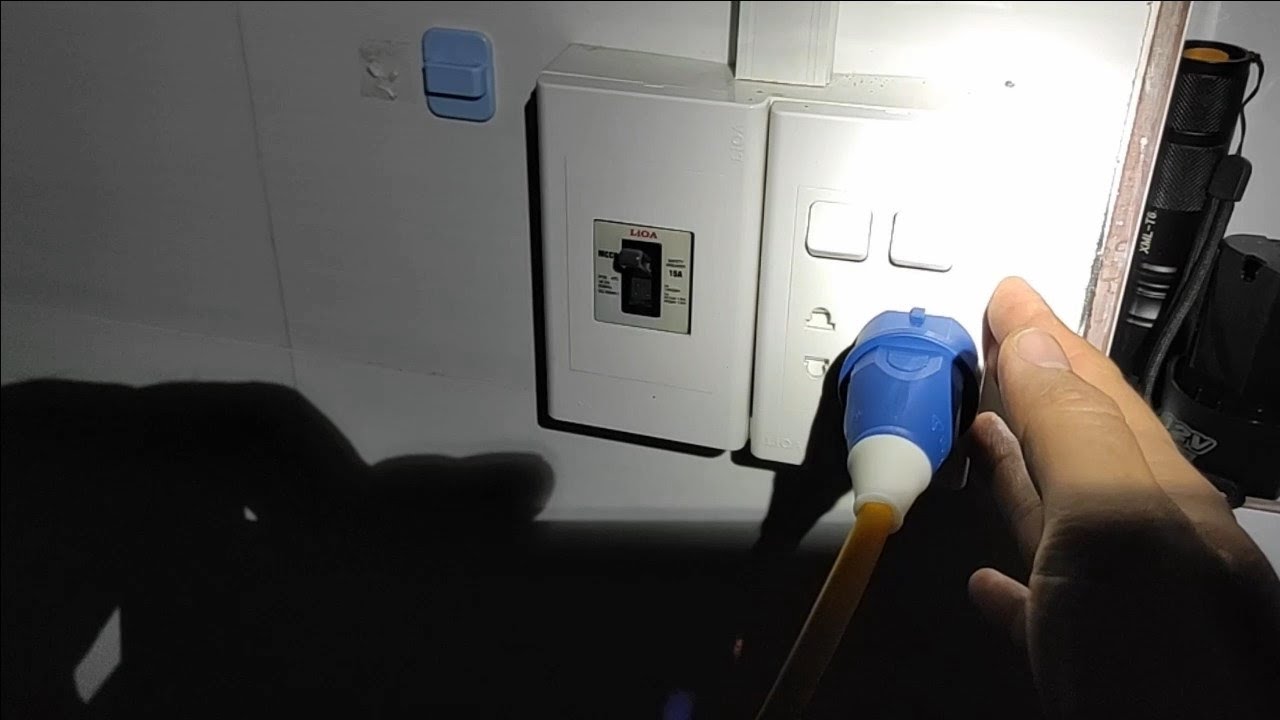 Sử dụng trạm điện, trạm sạc dự phòng 220V cho đèn, quạt tất cả mọi vị trí trong nhà khi cúp điện.