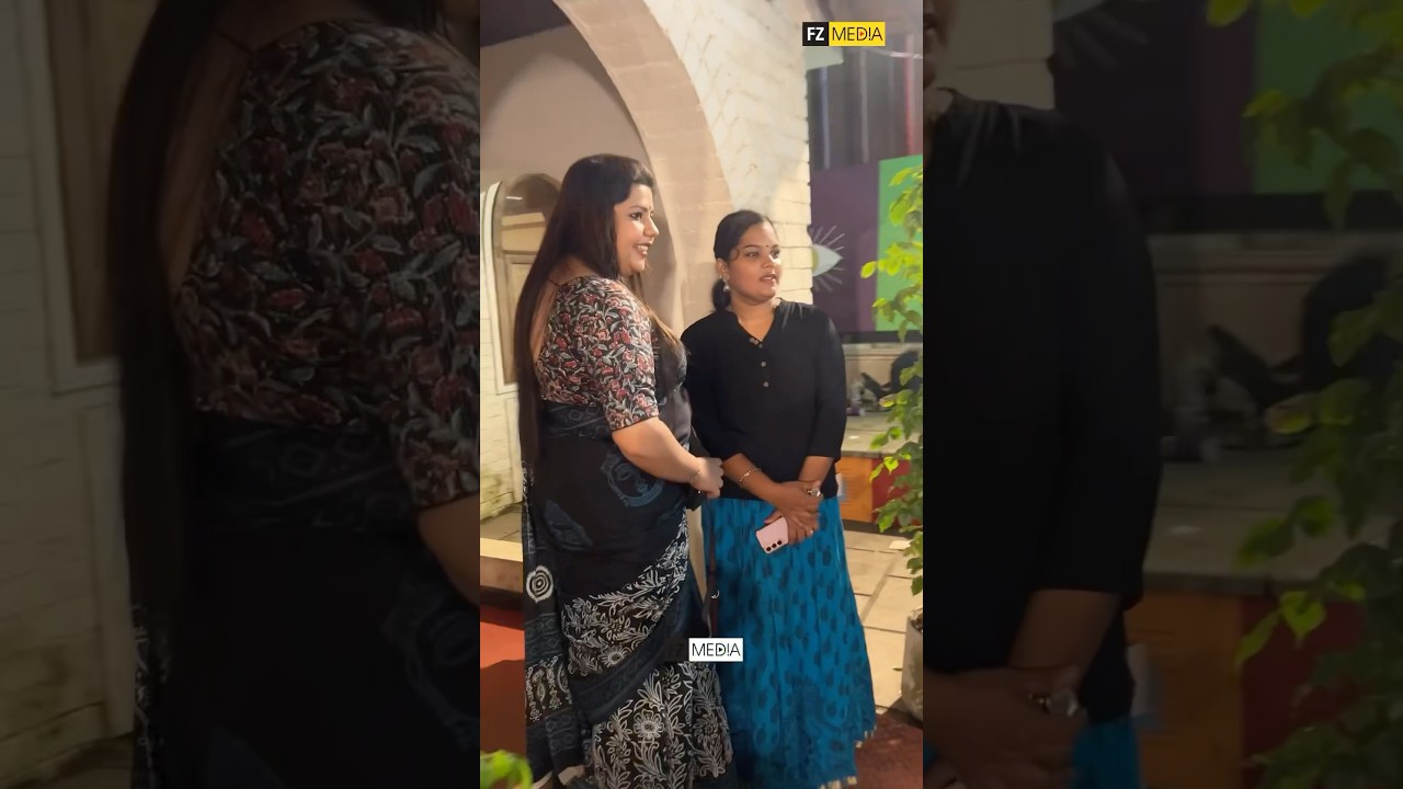 മലയാളികളുടെ പ്രിയപ്പെട്ട നടി മണ്ഡോദതിരി ആരാധികമാരുടെ കൂടെ നിന്ന് ഫോട്ടോ എടുത്തു | actress mandothiri