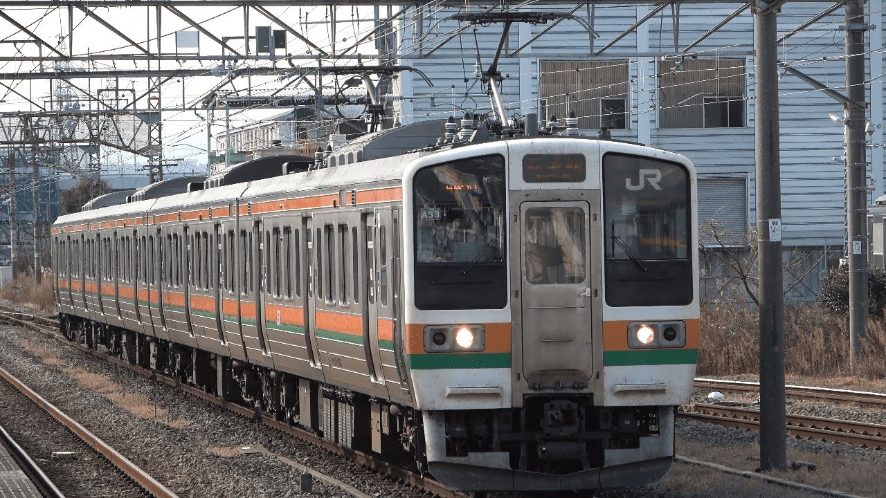 【霜取りパンタ上昇】両毛線211系A33編成（445M  小山行き）新前橋駅入線。