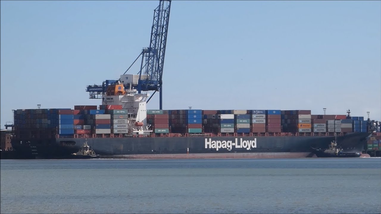 Hapag-Lloyd's A7 Class, Al Hilal departs Felixstowe Trinity 4 after working cargo.  19th March 2021