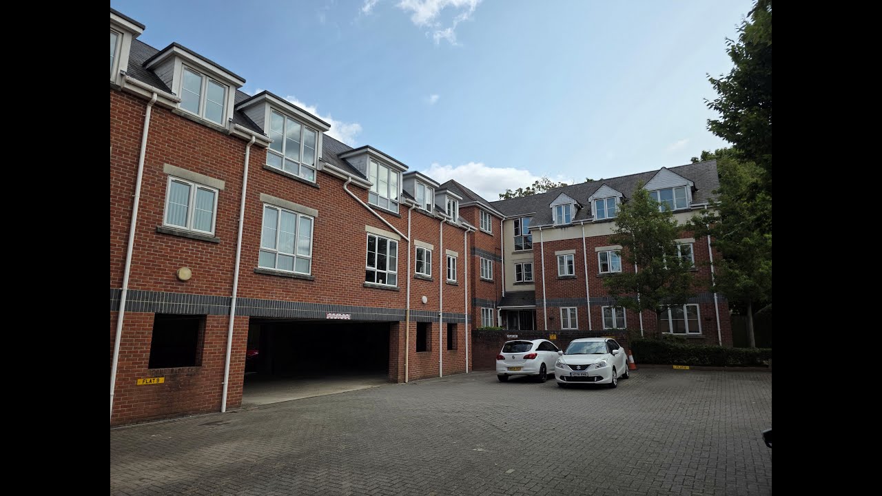 Beautiful 2 bedroom apartment in Howerd Court, Totton -  A Walk through