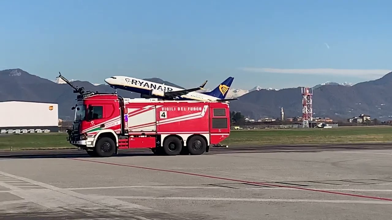 Ryanair B737/8200 in decollo da Bergamo