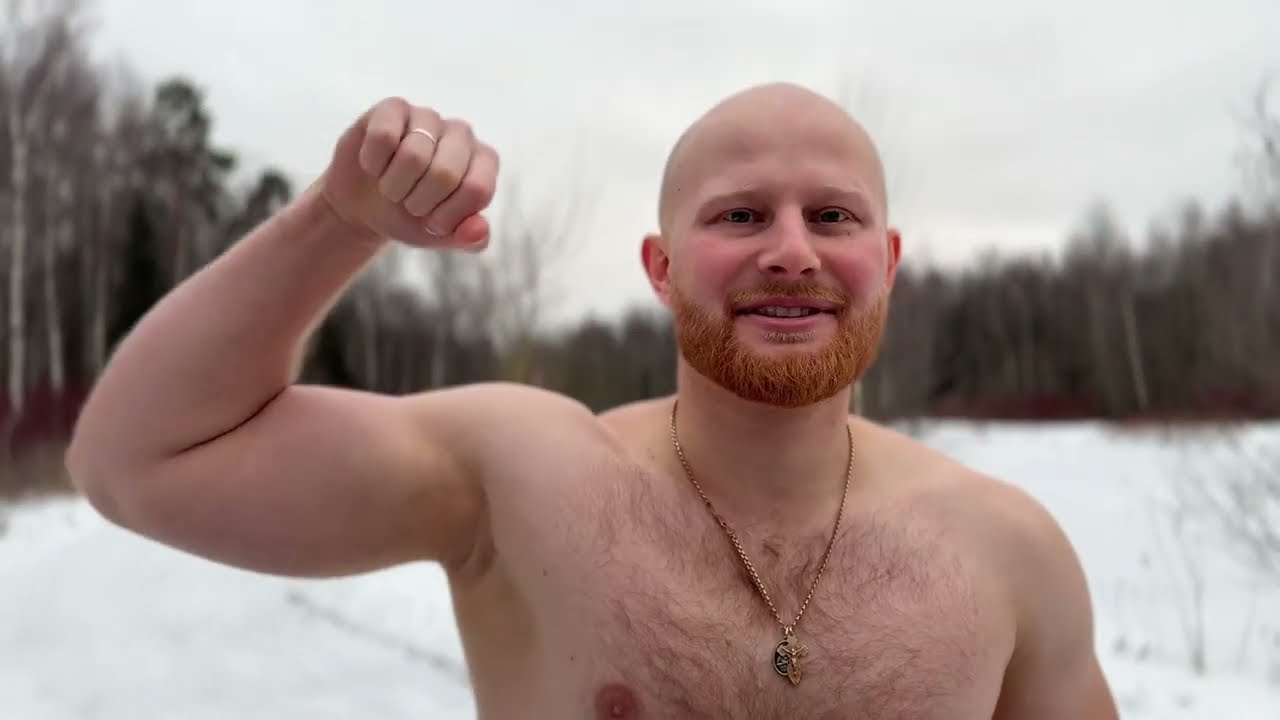 Предновогоднее купание в проруби.