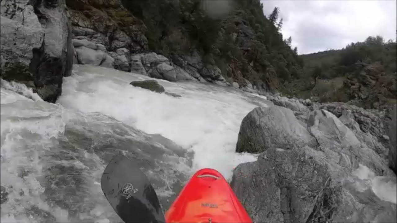 Kayaking South Fork of Salmon River in California dreamflow estimate level at 1300 cfs
