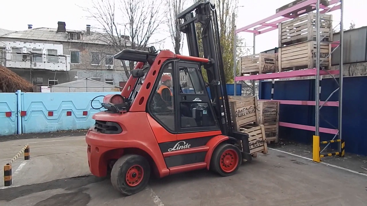 Навчання на практиці водіння на навантажувачах з різною вантажопідйомністю