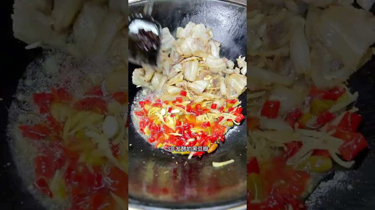 用周二娃的三线肉做一道#莲花白回锅肉，这个菜过年很受欢迎，好吃又下饭！#抖音乡村生活家 #新农人计划2022 #乡村守护人