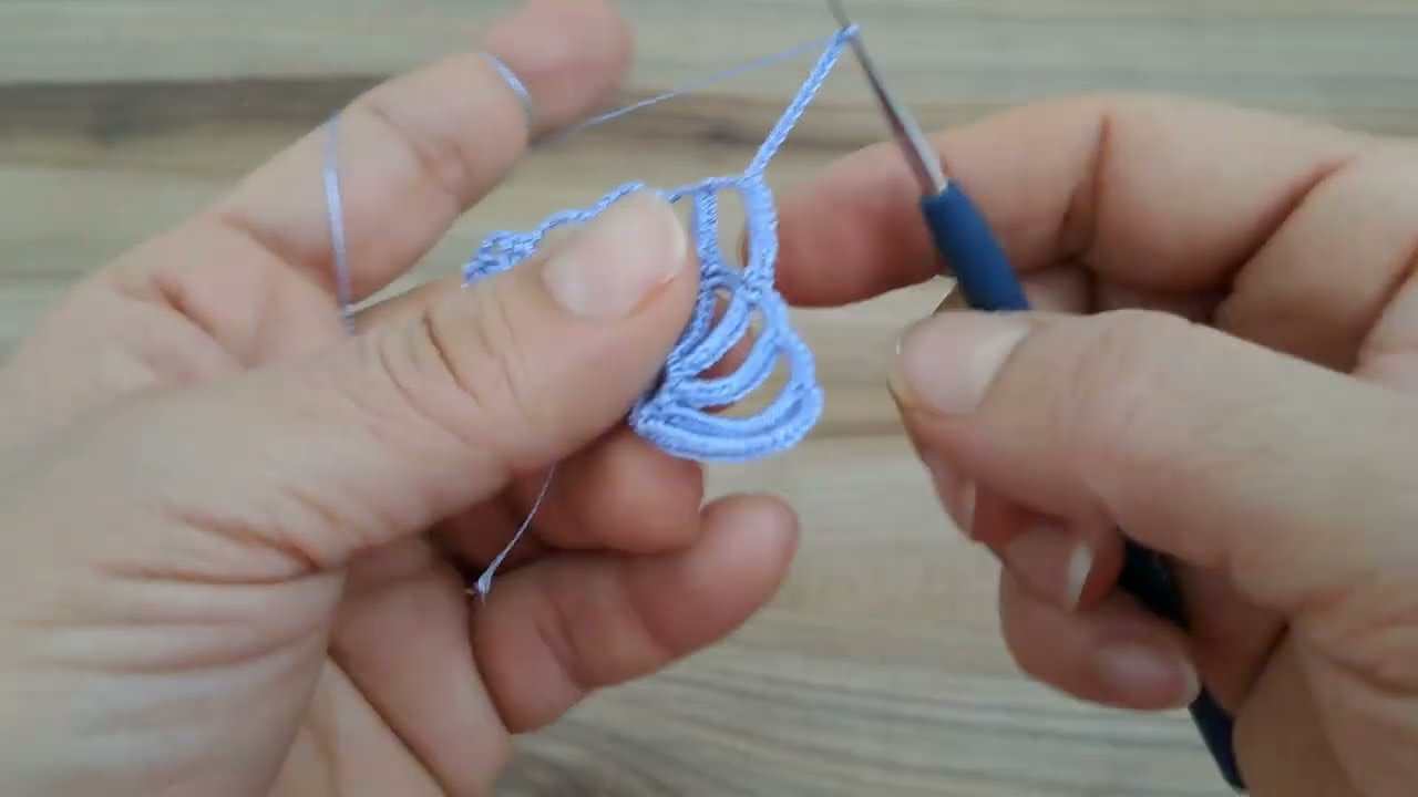 189.  Eminim çok seveceksiniz . Yapması kolay ama çok cici bir model. Çeyizlik havlukenarı modeli 