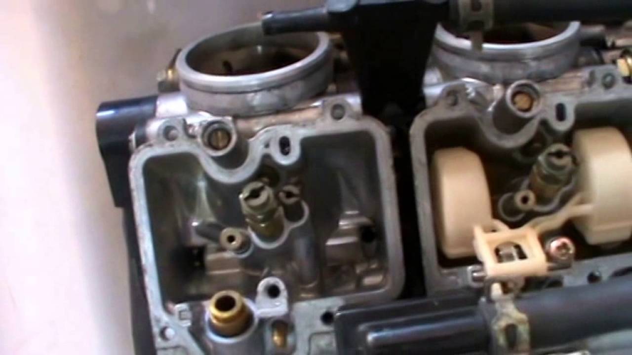 Yamaha R6 2000. Ensamblaje armado del motor. Parte 12 de ??. Reparar y limpiar carburadores.
