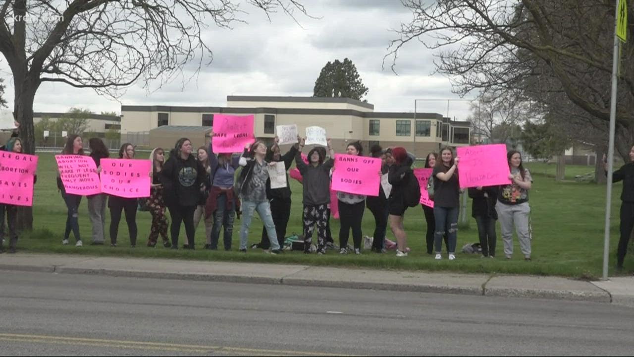 Spokane middle schoolers walkout to protest leaked Roe v. Wade decision