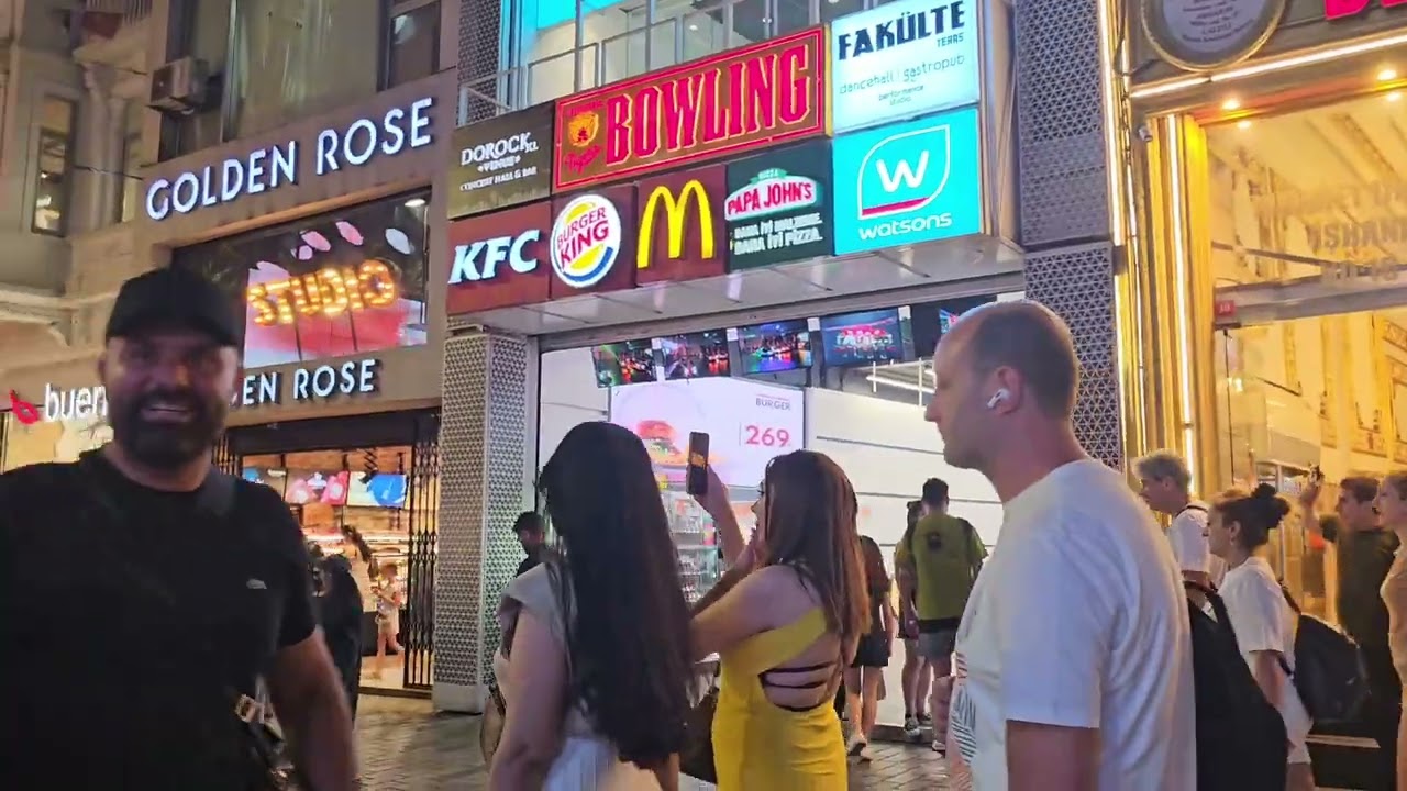 place taksim et avenue istiklal ساحة تقسيم ، شارع . استقلال