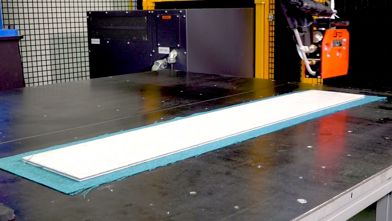 ITW Dynatec Video - UFD Selective Edge Spray Using a 6 Axis Robot
