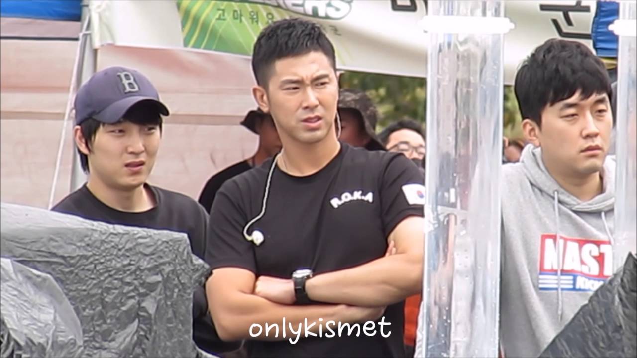 GFF 2016.DAY 2. Yunho very entertained watching the kids perform! ^^ ((GIVE HIM A DAUGHTER ALREADY))