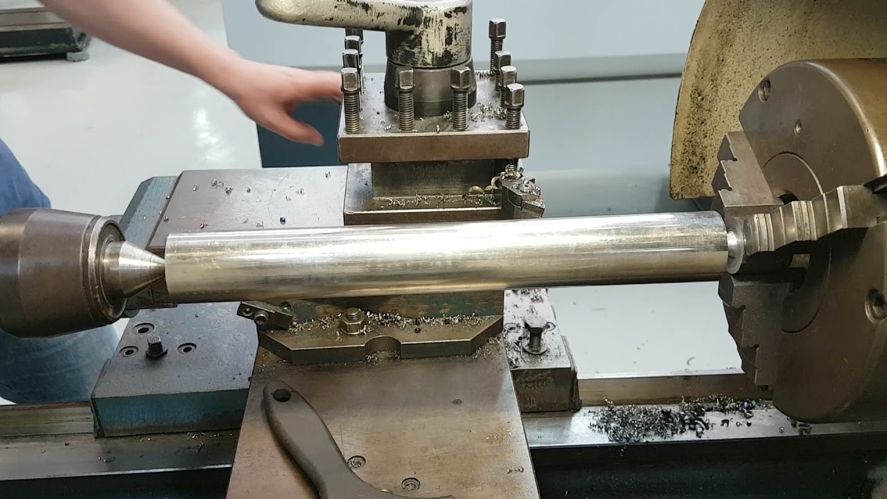 Alinhando o cabeçote móvel do torno