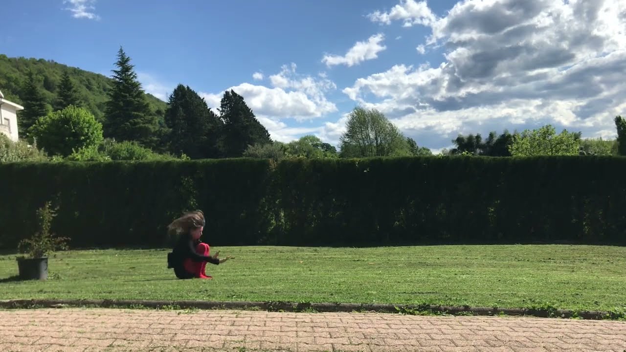 Forward Roll (12 Seconds)