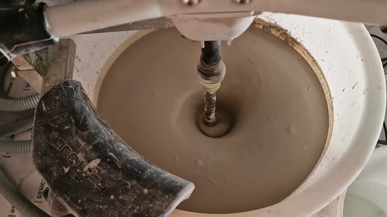 Nivelace podlahy. Že to vypadá snadno je jen zdání. Bez připravy, nářadí a znalosti to tak nejde.