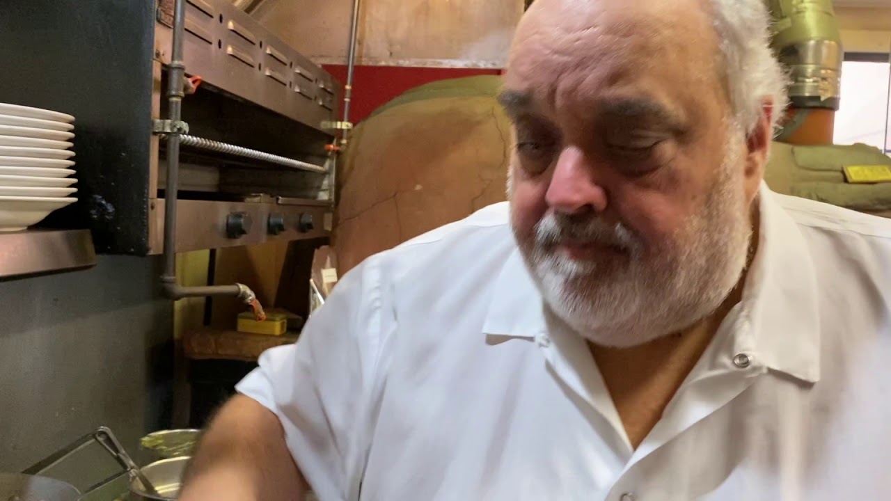 Классический новоанглийский клэм-чаудер, приготовленный с саванной