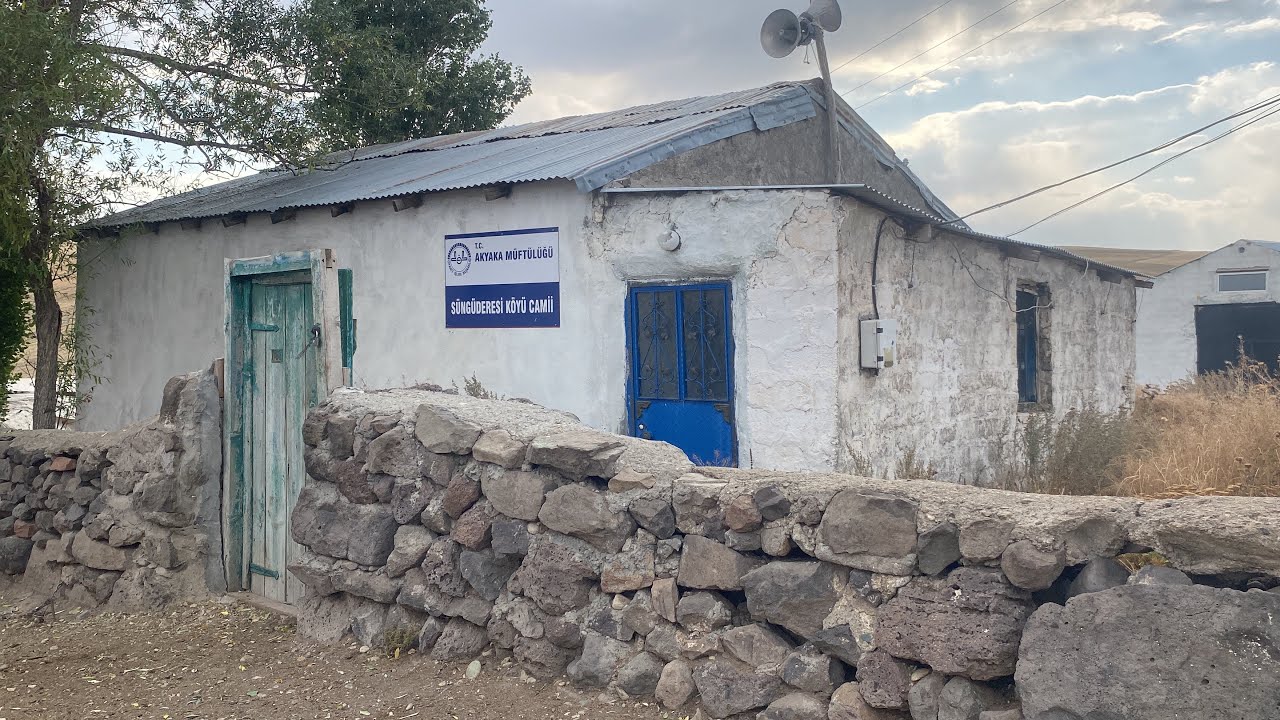 Camisi var minaresi yok, ezanı var müezzini, imamı yok