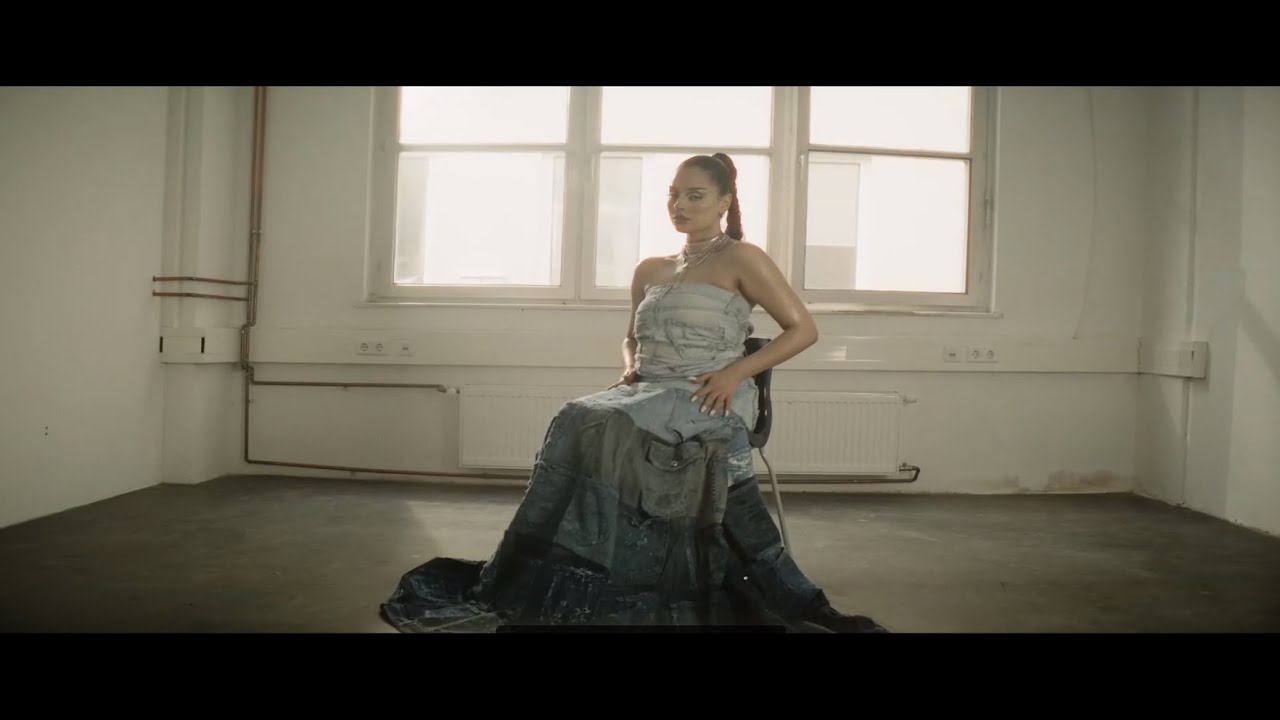 Elly - Risse im Papier [Official Video]