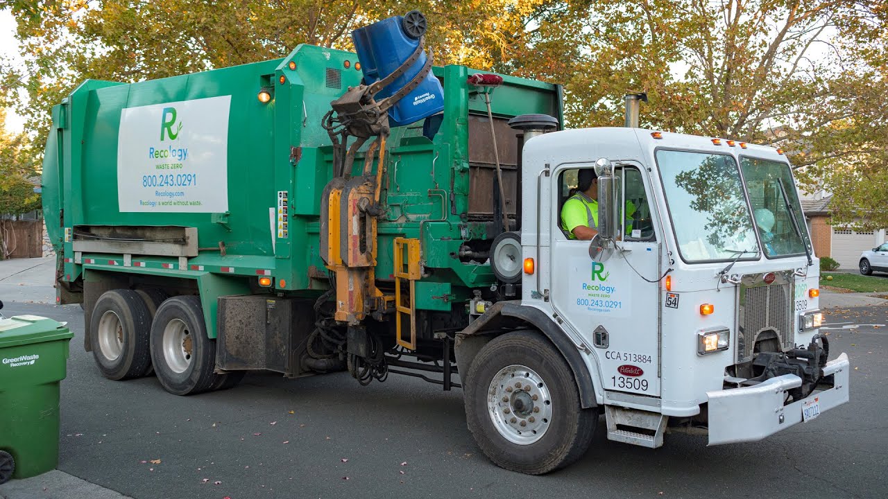 Peterbilt 320 - Split-Body Labrie Automizer Right-Hand Garbage Truck